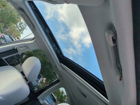 Used 2017 Subaru Forester 2.5i Premium w/ All-Weather Package image 16