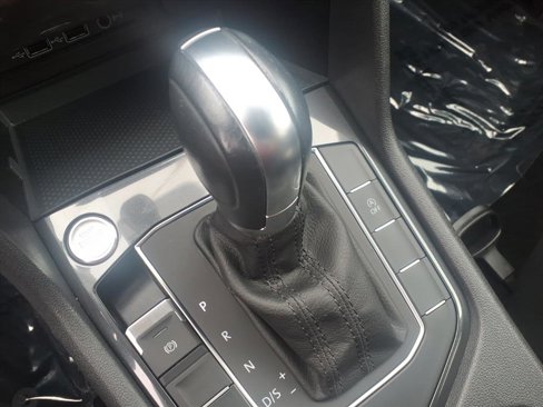 Used 2019 Volkswagen Tiguan SE image 17