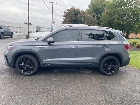 Used 2022 Volkswagen Taos SE w/ Panoramic Sunroof Package image 5