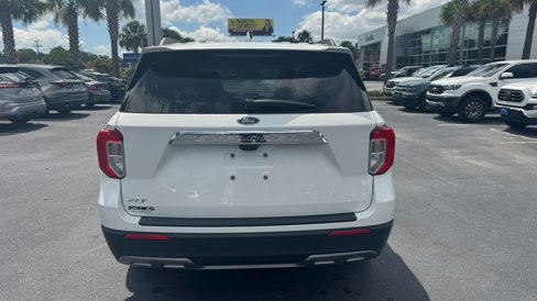 Certified 2022 Ford Explorer XLT w/ Equipment Group 202A image 9
