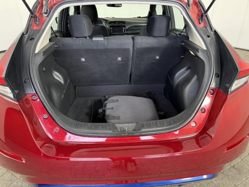 Used 2018 Nissan Leaf SV w/ SV Technology Package image 8