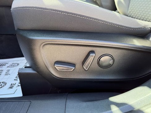 Used 2022 Ford Escape SE w/ SE Sport Appearance Package image 18