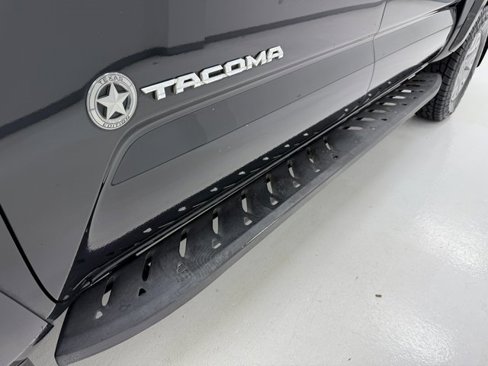 Used 2017 Toyota Tacoma SR5 image 8