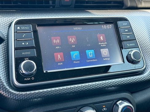 Used 2020 Nissan Kicks S image 14