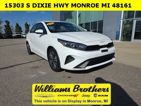 Used 2023 Kia Forte LXS image 3