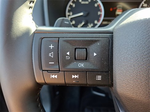 Used 2025 Nissan Rogue SV image 21
