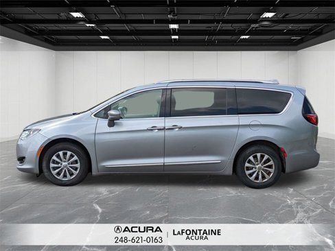 Used 2019 Chrysler Pacifica Touring-L image 2