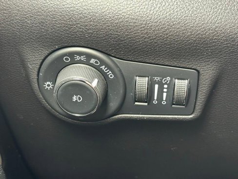 Used 2022 Jeep Compass Limited image 19