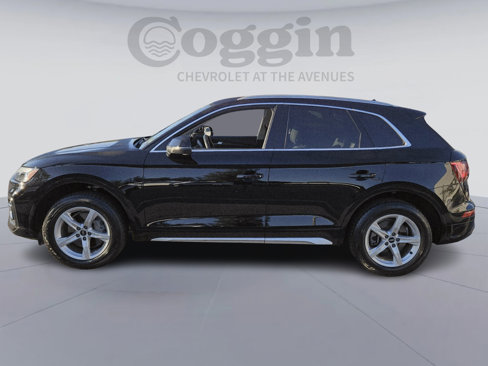 Used 2021 Audi Q5 Premium w/ Convenience Package image 3