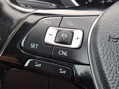 Used 2018 Volkswagen Tiguan SEL image 20