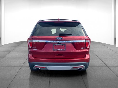 Used 2017 Ford Explorer XLT image 6