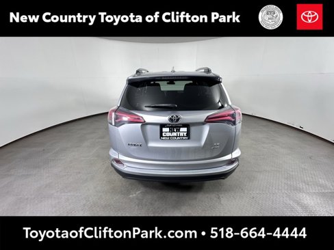 Used 2018 Toyota RAV4 LE image 4