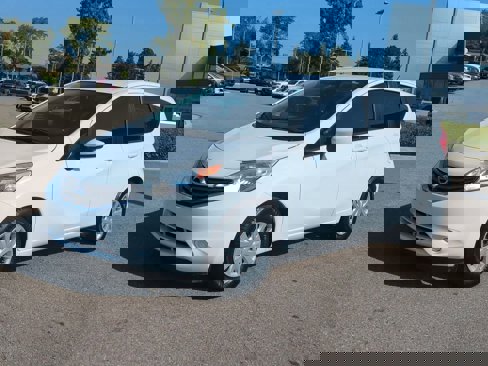 Used 2015 Nissan Versa Note SV image 4