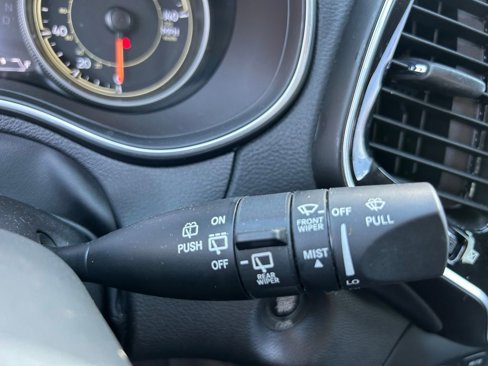 Used 2021 Jeep Cherokee Limited image 22