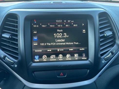 Used 2017 Jeep Cherokee Trailhawk image 14