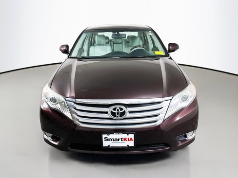 Used 2011 Toyota Avalon Limited image 2