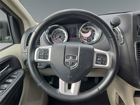 Used 2015 Dodge Grand Caravan SXT w/ UConnect Hands-Free Group image 16