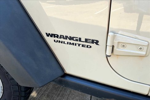 Used 2011 Jeep Wrangler Unlimited Rubicon image 9