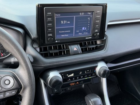 Used 2022 Toyota RAV4 LE image 17
