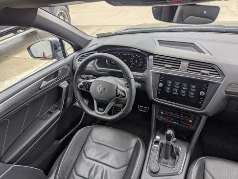 Used 2022 Volkswagen Tiguan SEL R-Line image 33