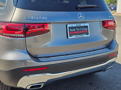 Used 2023 Mercedes-Benz GLB 250 4MATIC image 7