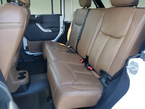 Used 2018 Jeep Wrangler Unlimited Rubicon w/ Connectivity Group image 9