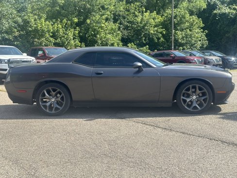 Used 2015 Dodge Challenger SXT image 3