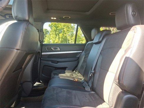 Used 2019 Ford Explorer XLT w/ Equipment Group 202A image 10