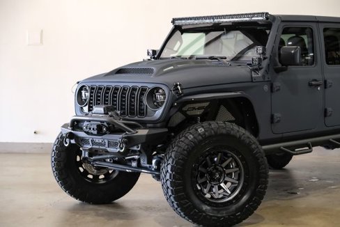 Used 2025 Jeep Gladiator Sport image 15