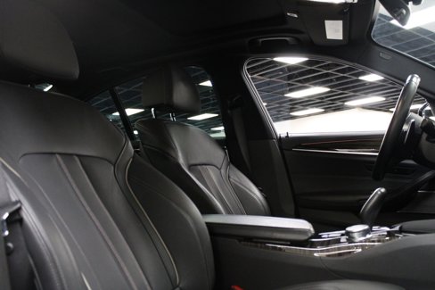 Used 2019 BMW 540i w/ M Sport Package image 38