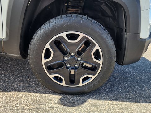 Used 2016 Jeep Renegade Trailhawk w/ Premium Trailhawk Package image 10