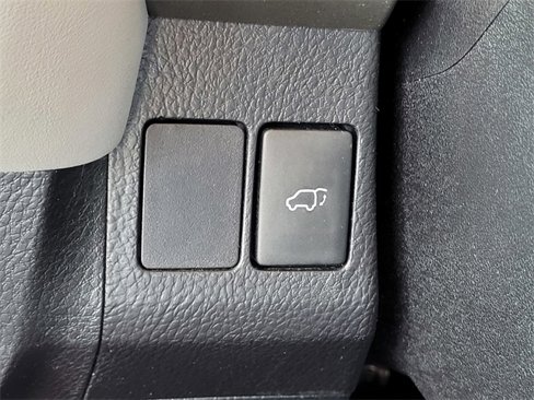 Used 2015 Toyota RAV4 XLE image 32