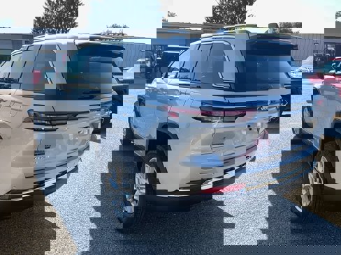 New 2025 Jeep Grand Cherokee Laredo X w/ Luxury Tech Group I image 8