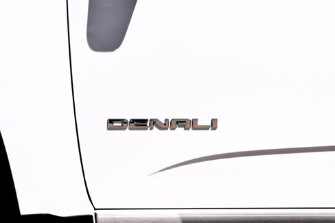 Used 2018 GMC Canyon Denali image 8