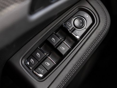 Certified 2022 Porsche Macan image 19