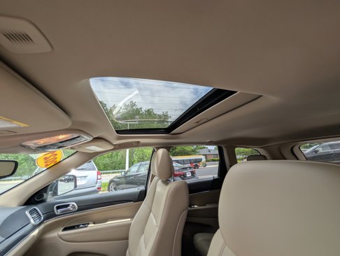 Used 2021 Jeep Grand Cherokee Limited image 14