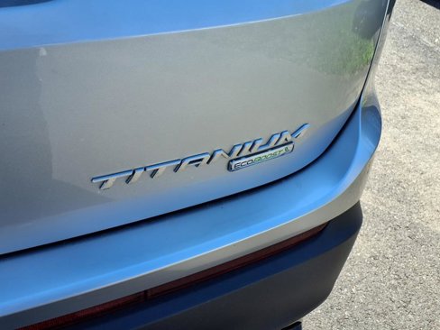 Used 2018 Ford Edge Titanium image 16