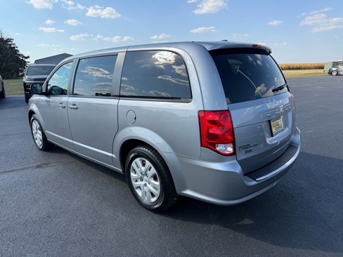 Used 2018 Dodge Grand Caravan SE w/ UConnect Hands-Free Group image 3