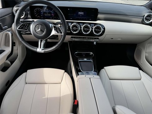 Used 2025 Mercedes-Benz CLA 250 4MATIC image 5
