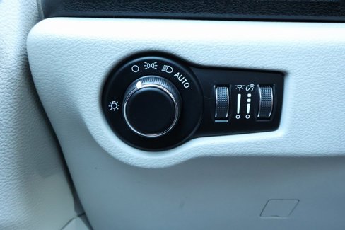 Used 2022 Chrysler Voyager LX image 19