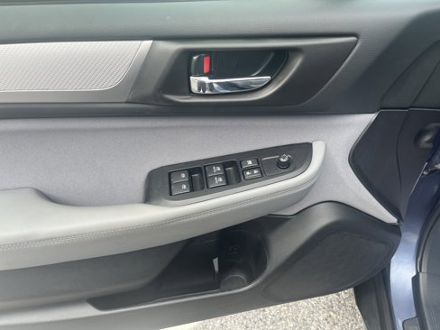 Used 2018 Subaru Outback 2.5i Premium image 24