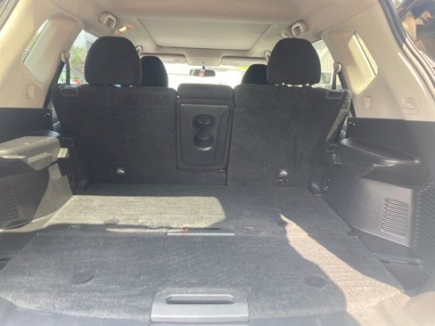 Used 2016 Nissan Rogue SV w/ SV Premium Package image 27