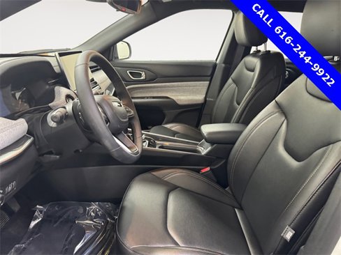 Used 2024 Jeep Compass Latitude image 6