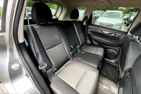 Used 2017 Nissan Rogue SV image 18