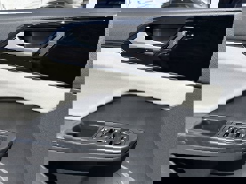 Certified 2025 Volkswagen Taos S image 17