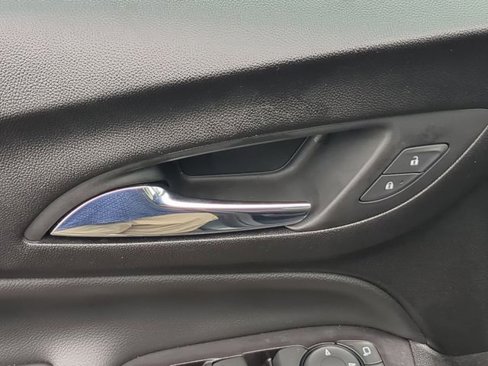Used 2020 Chevrolet Equinox Premier image 16