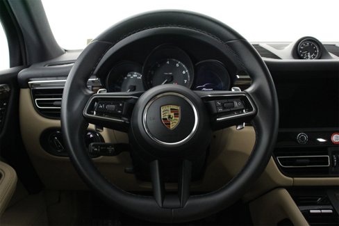 Certified 2024 Porsche Macan image 12