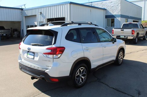 Used 2019 Subaru Forester Premium w/ All-Weather Package image 3