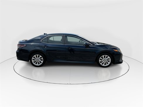 Used 2021 Toyota Camry LE image 9
