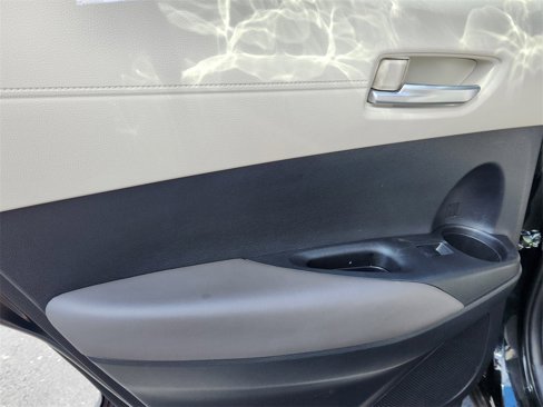 Used 2022 Toyota Corolla Cross XLE image 11